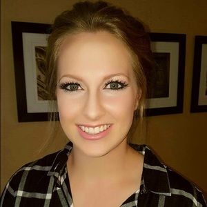 Meet your Posher, Cristina